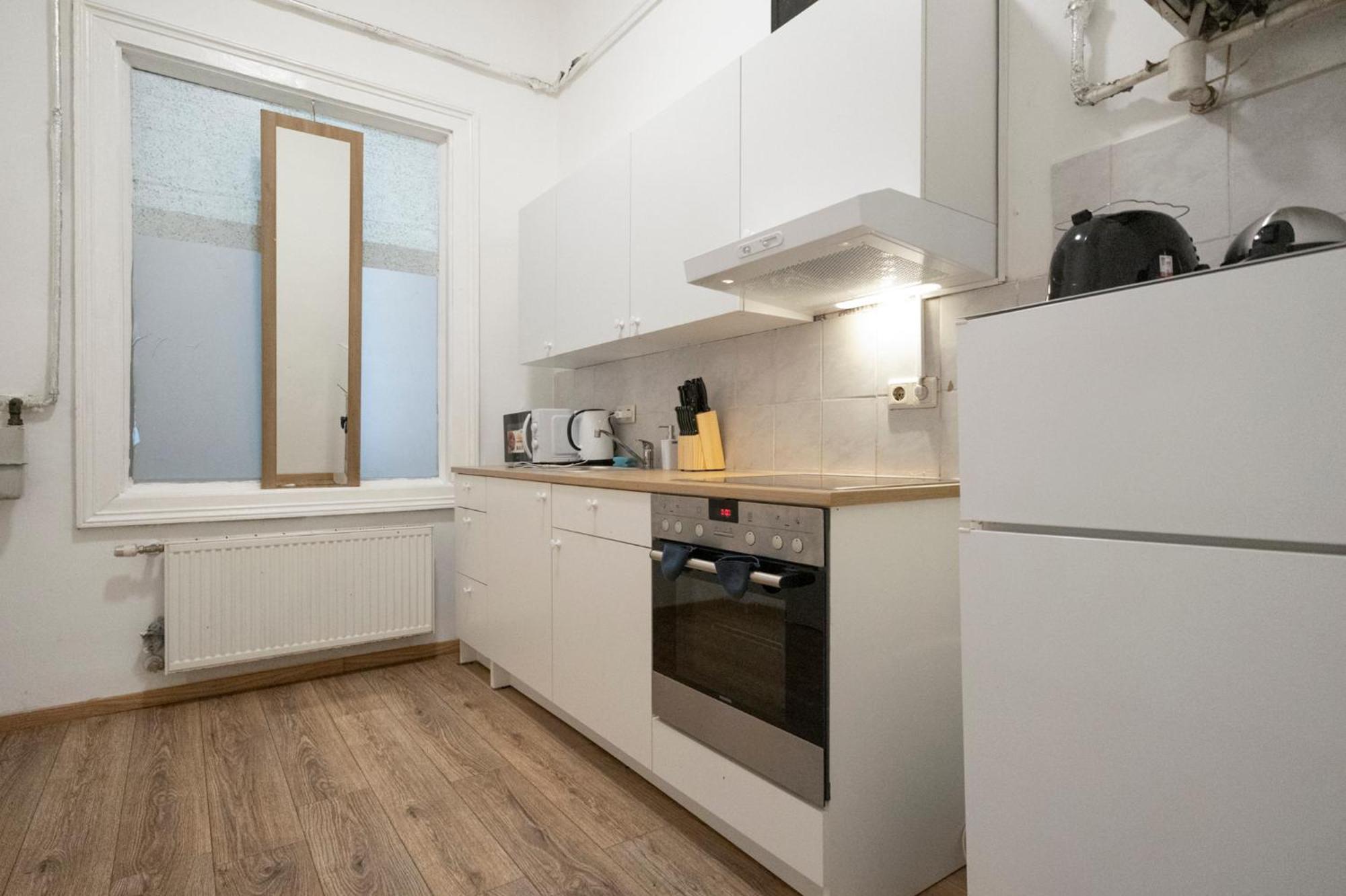 Amazing 2br Shared Only 7 Min To Wiener Stadthalle Apartment *