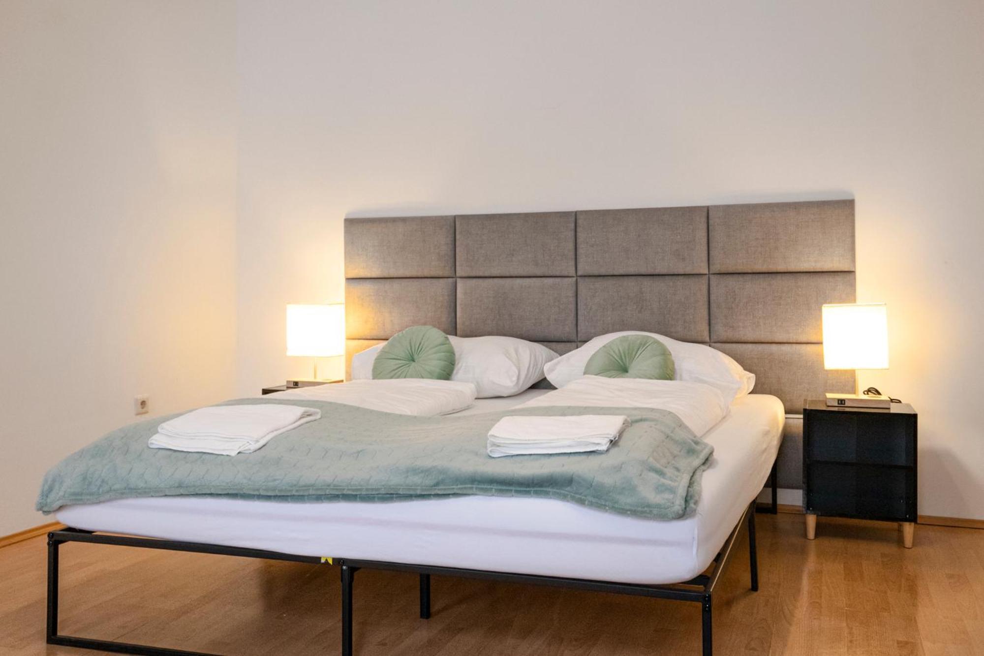 Amazing 2br Shared Only 7 Min To Wiener Stadthalle Apartment